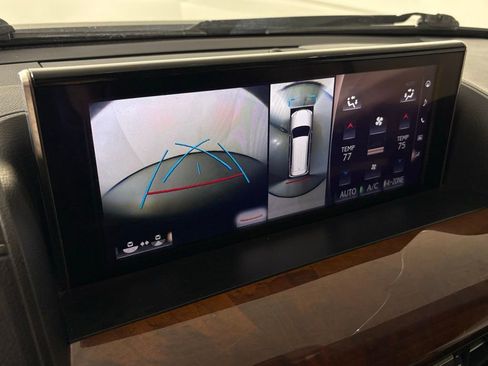 Used 2021 Lexus LX 570 4WD w/ Luxury Package image 26