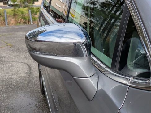 Used 2019 Chrysler Pacifica Limited image 11