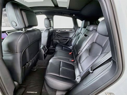 Certified 2024 Porsche Macan AWD/4WD image 26