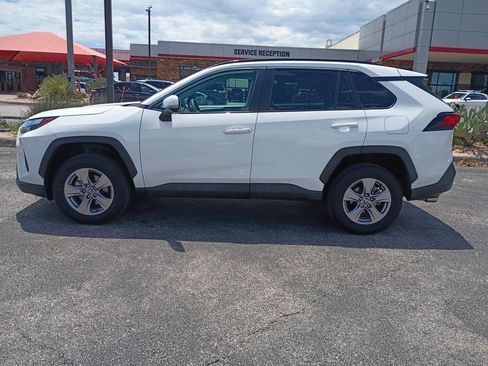 Used 2025 Toyota RAV4 XLE FWD image 9