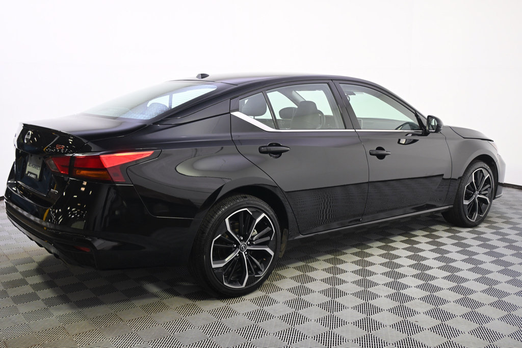 Used 2025 Nissan Altima 2.5 SR AWD/4WD image 7