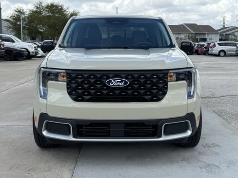 Used 2025 Ford Maverick Lariat image 3