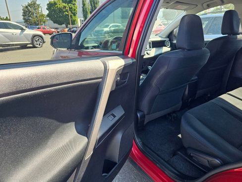 Used 2016 Toyota RAV4 LE image 19