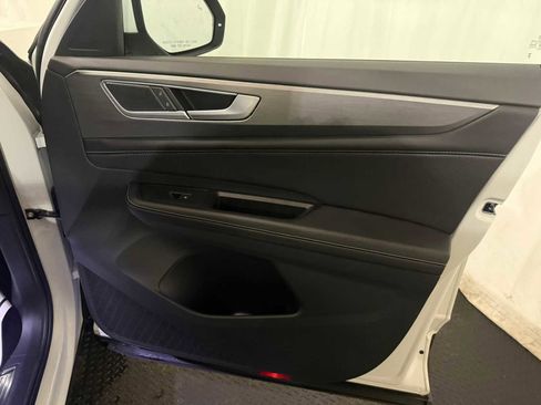 Certified 2024 Volkswagen Atlas Cross Sport SE image 28