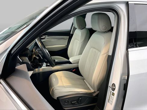 Used 2024 Audi Q8 e-tron Premium Plus w/ Premium Plus Package AWD/4WD image 7