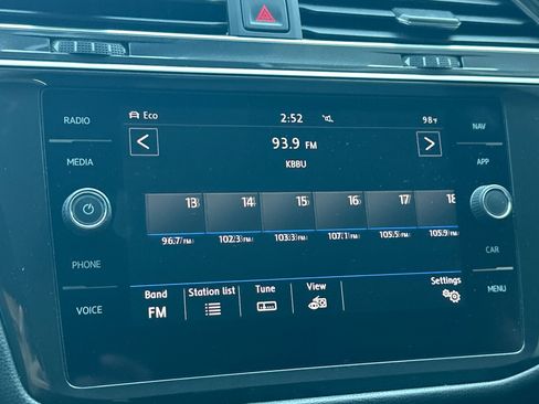 Used 2018 Volkswagen Tiguan SEL Premium AWD/4WD image 18