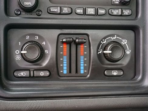 Used 2004 Chevrolet Silverado 2500 LS AWD/4WD image 43