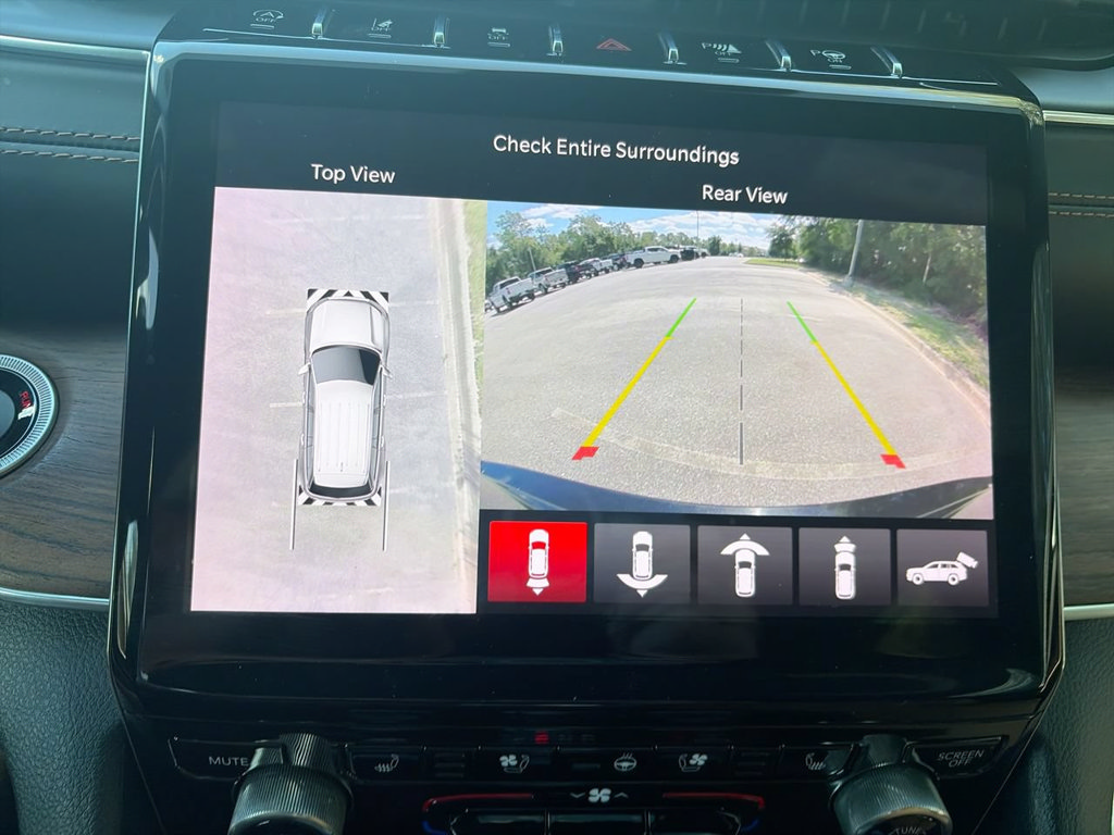 Used 2023 Jeep Grand Cherokee Summit AWD/4WD image 20