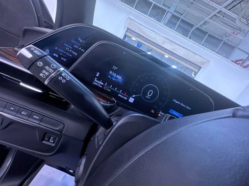 Used 2024 Cadillac Escalade Premium Luxury image 18