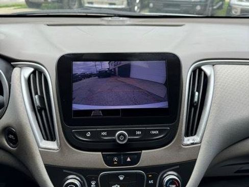 Used 2021 Chevrolet Malibu LS FWD image 12