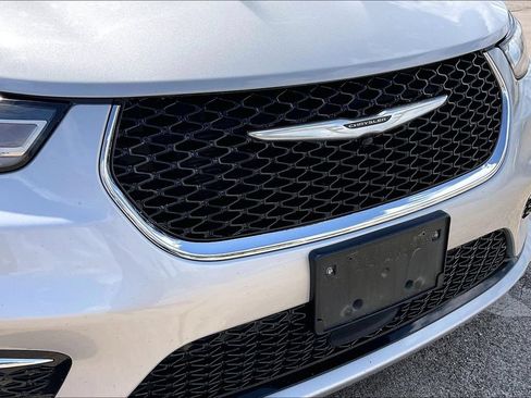 Certified 2024 Chrysler Pacifica Touring-L FWD image 34