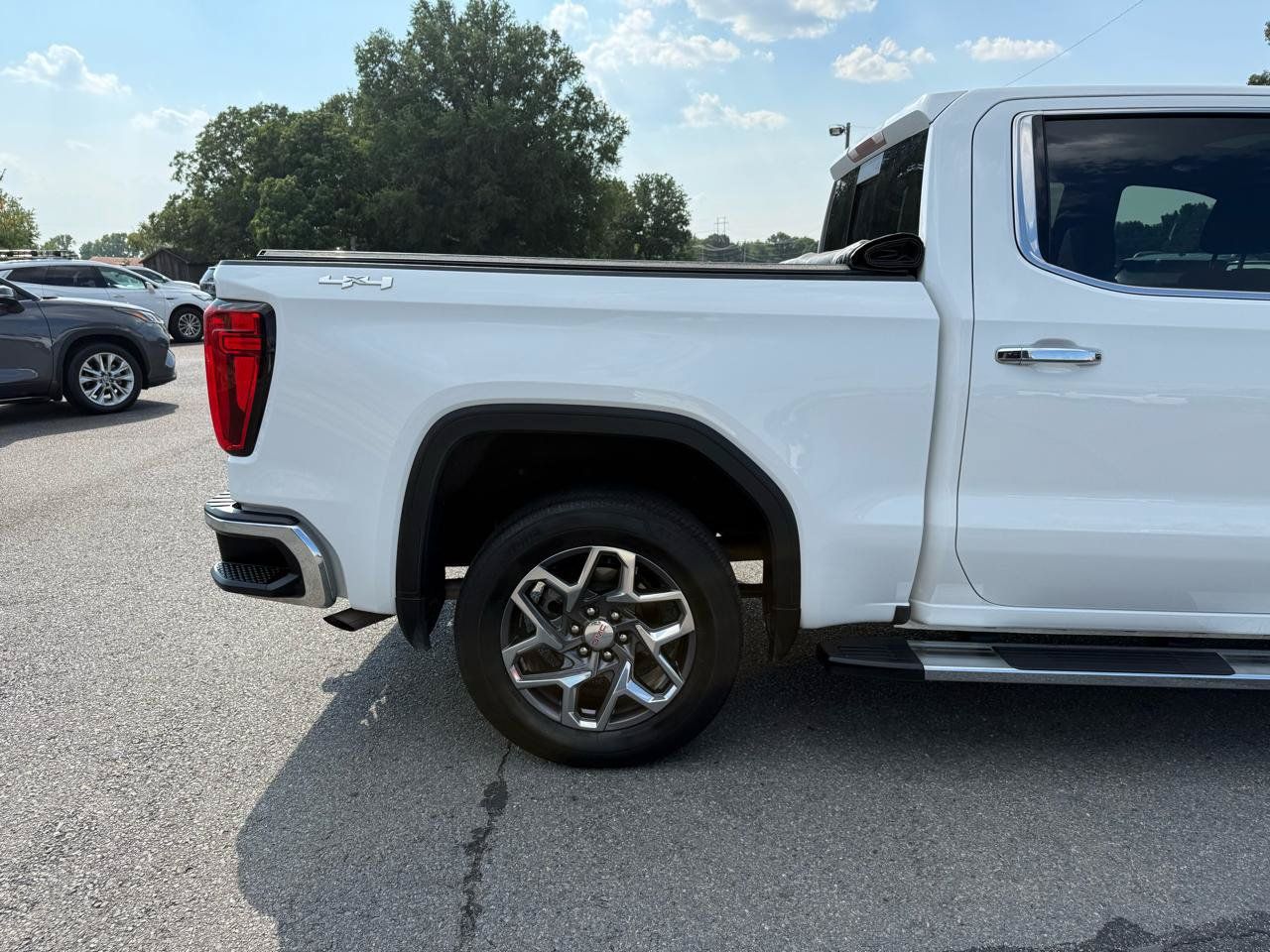 Used 2022 GMC Sierra 1500 SLT w/ SLT Premium Plus Package AWD/4WD image 43