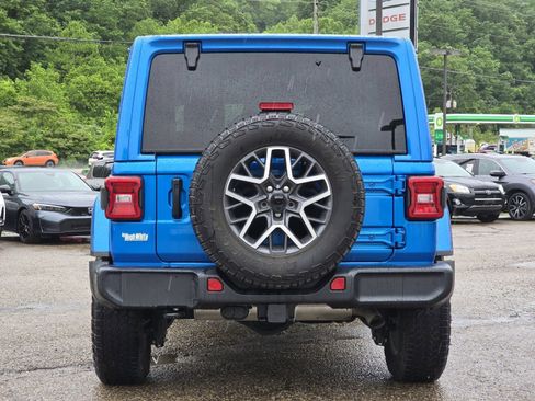 Used 2024 Jeep Wrangler Unlimited Sahara w/ Technology Group AWD/4WD image 11