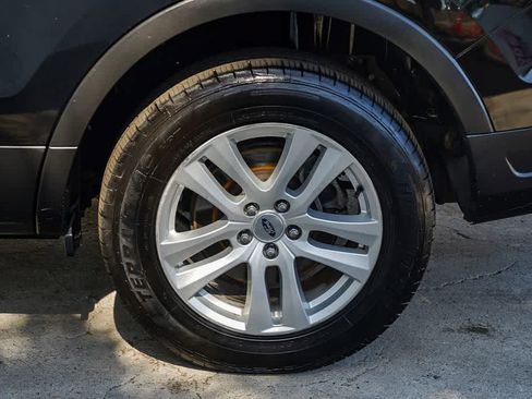 Used 2018 Ford Explorer XLT w/ Equipment Group 201A AWD/4WD image 11
