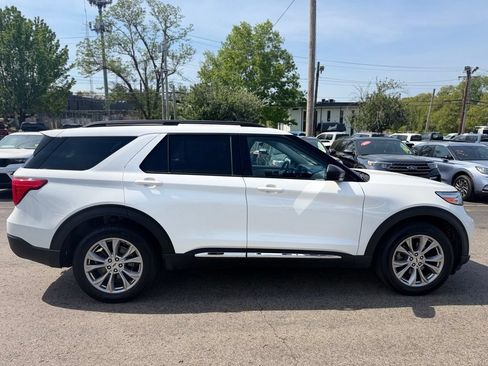 Used 2023 Ford Explorer XLT w/ Equipment Group 202A AWD/4WD image 10