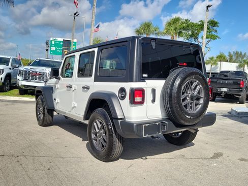 Used 2025 Jeep Wrangler Unlimited Sport AWD/4WD image 7