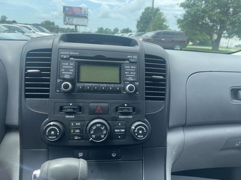 Used 2009 Kia Sedona LX image 11