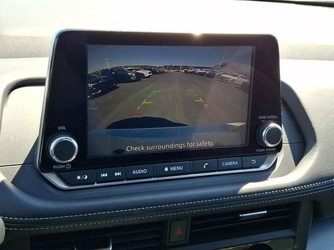 Used 2025 Nissan Rogue SV FWD image 22