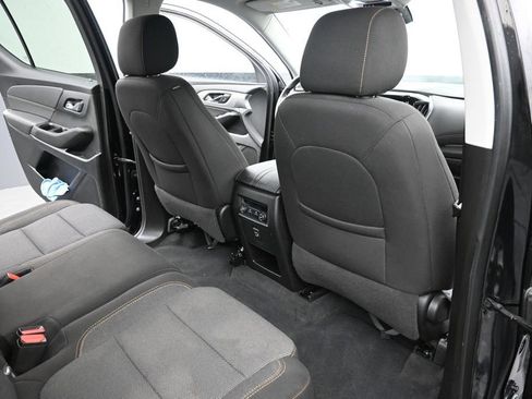 Used 2021 Chevrolet Traverse LS FWD image 10