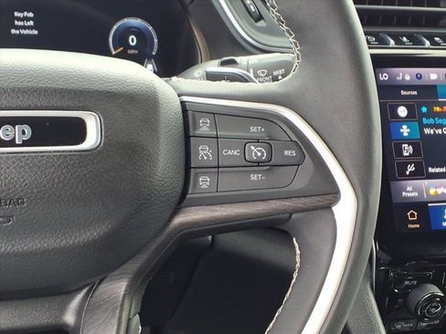 Used 2023 Jeep Grand Cherokee L Limited image 17