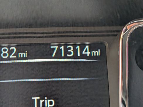 Used 2018 Nissan Titan SL image 24