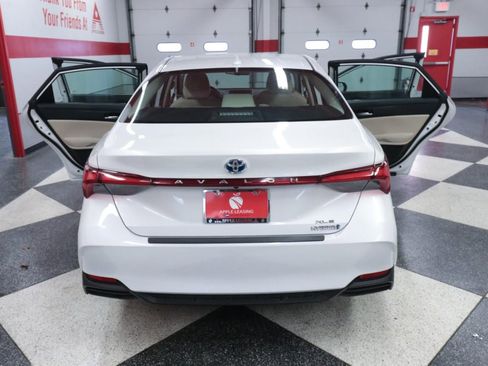 Used 2021 Toyota Avalon XLE w/ Moonroof Package image 28