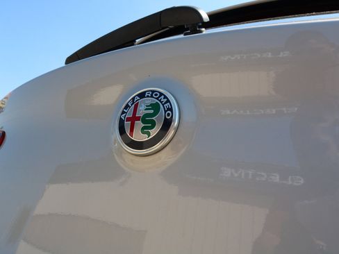 Used 2020 Alfa Romeo Stelvio Ti w/ Active Blind Spot Package image 15