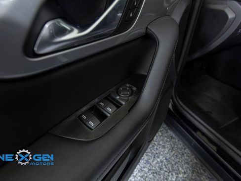 Used 2020 Chevrolet Blazer LT FWD image 12
