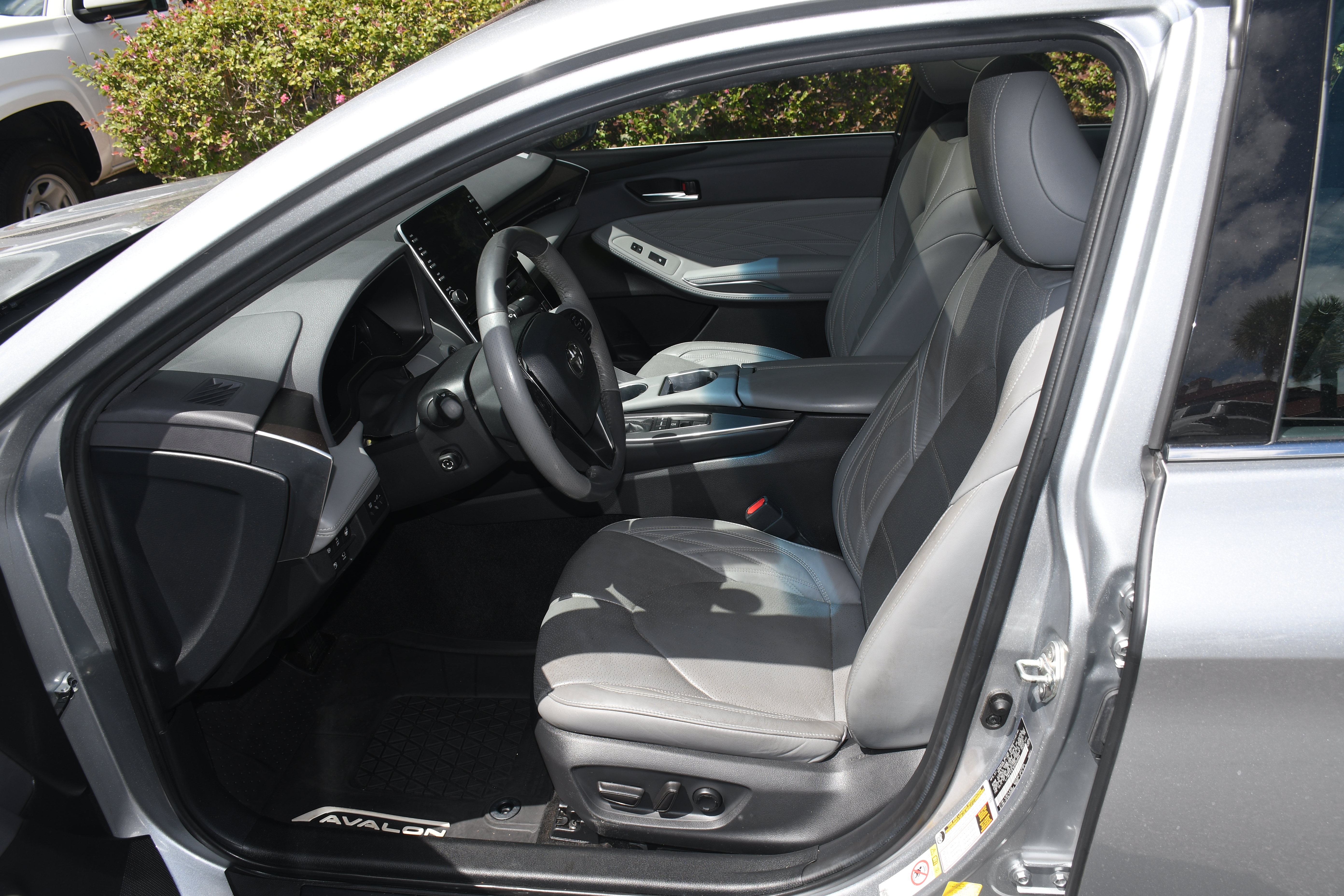 Used 2019 Toyota Avalon Limited w/ Advanced Safety Package FWD image 8