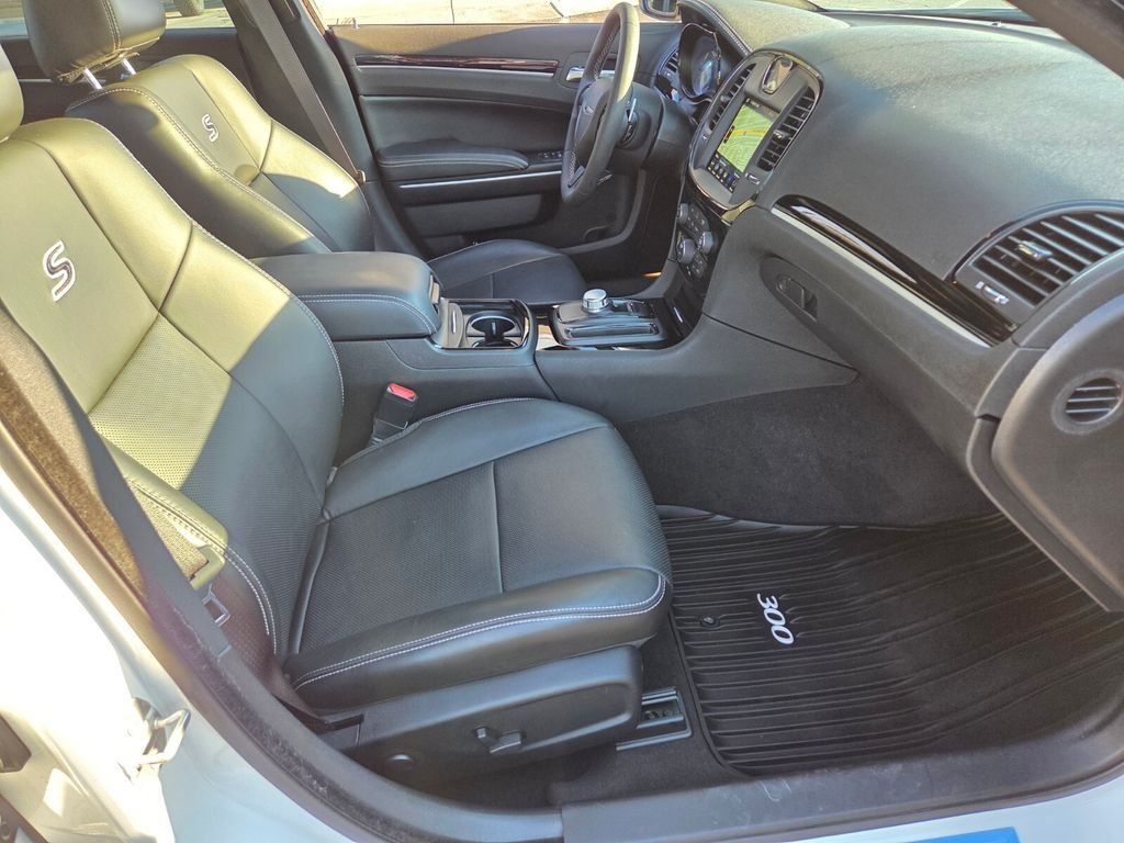 Used 2023 Chrysler 300 S w/ Comfort Group RWD image 20