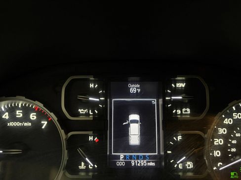 Used 2019 Toyota Tundra SR5 AWD/4WD image 17