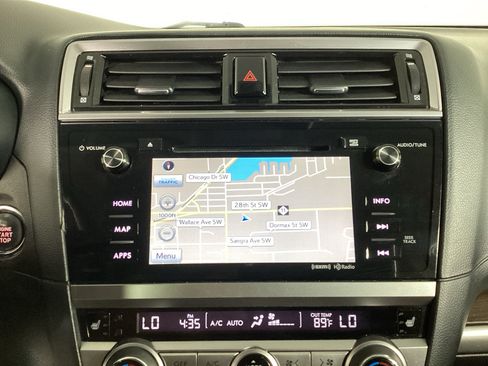 Used 2017 Subaru Outback 3.6R Touring AWD/4WD image 29