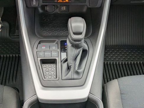 Used 2021 Toyota RAV4 XLE Premium image 17