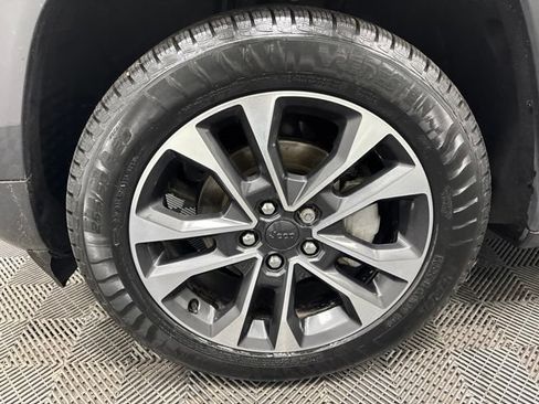 Used 2022 Jeep Grand Cherokee Overland AWD/4WD image 10