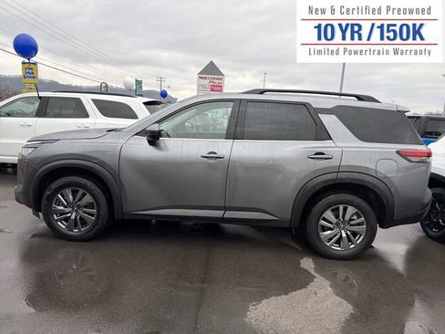 Used 2025 Nissan Pathfinder SV image 11