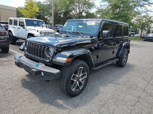 Used 2024 Jeep Wrangler Unlimited w/ Convenience Group AWD/4WD image 6
