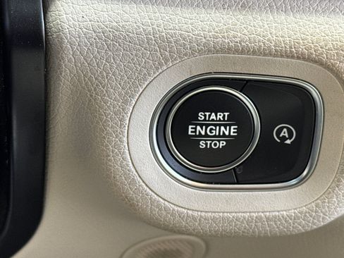 Used 2022 Mercedes-Benz GLE 350 4MATIC w/ Premium Package image 16
