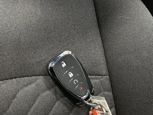 Used 2021 Chevrolet Equinox LT image 25