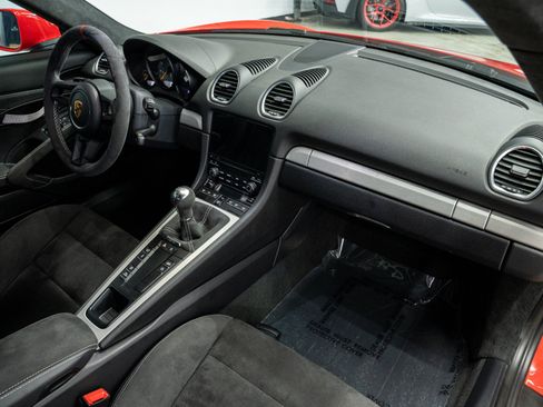 Used 2020 Porsche 718 Cayman GT4 RWD image 13