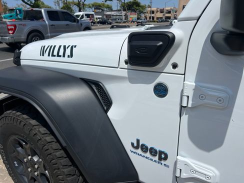 Used 2023 Jeep Wrangler Unlimited w/ Convenience Group AWD/4WD image 5