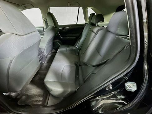 Used 2022 Toyota RAV4 LE image 14