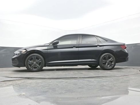 Used 2022 Volkswagen Jetta SE image 56