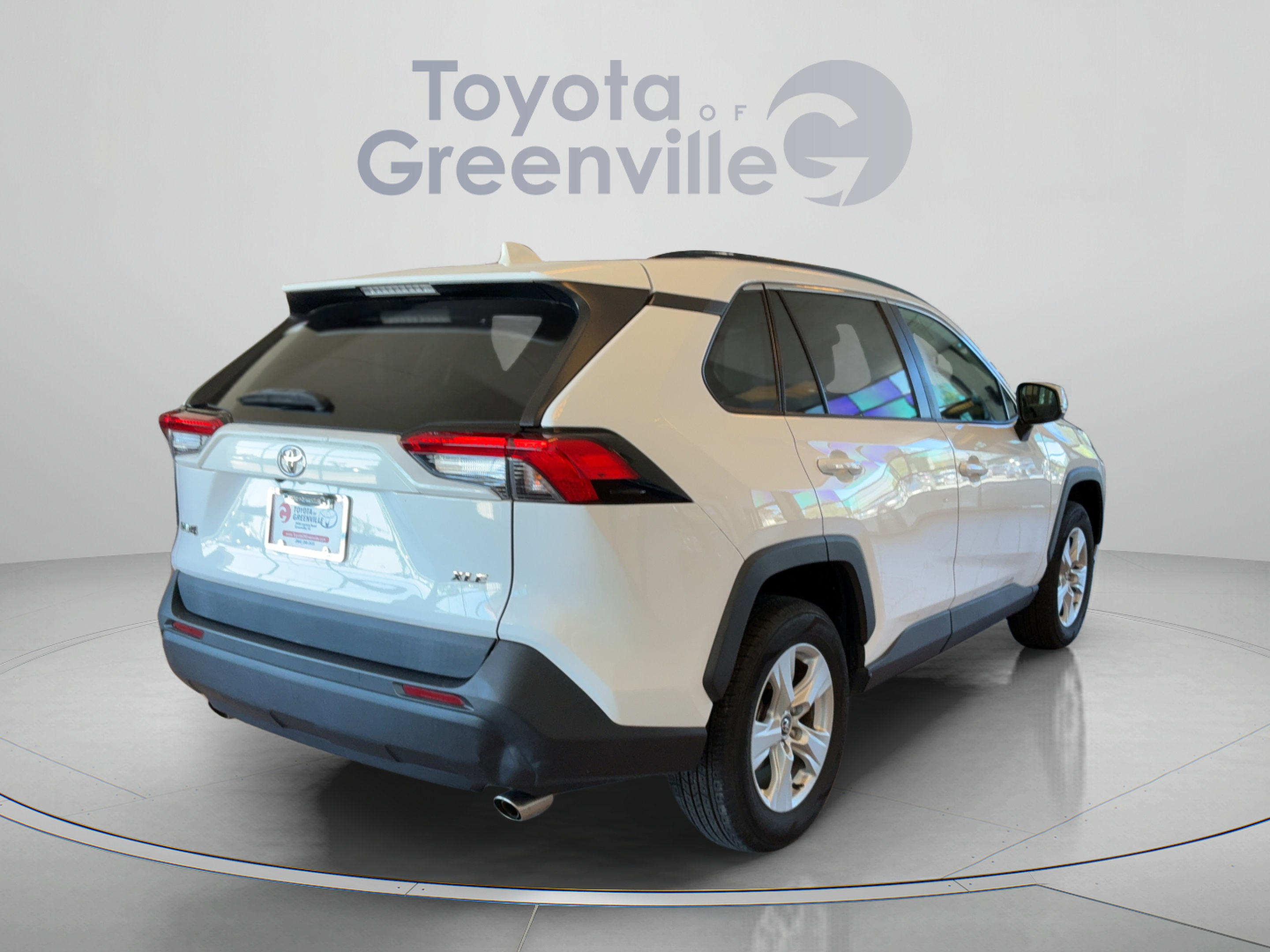 Used 2021 Toyota RAV4 XLE w/ Convenience Package FWD image 6