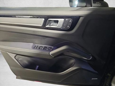 Used 2022 Porsche Cayenne S Platinum image 28