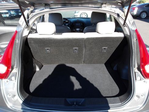 Used 2011 Nissan Juke SV FWD image 12