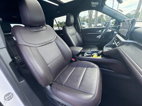 Used 2025 Ford Explorer Platinum RWD image 17