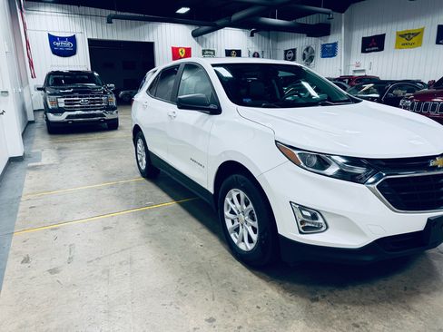 Used 2020 Chevrolet Equinox LS w/ LS Convenience Package image 18