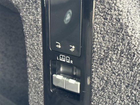 Used 2023 Land Rover Range Rover SE image 7