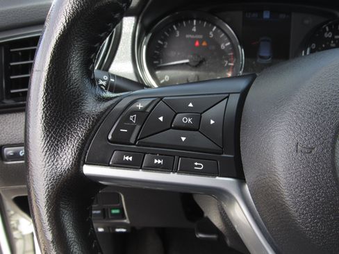 Used 2022 Nissan Rogue Sport SL image 25