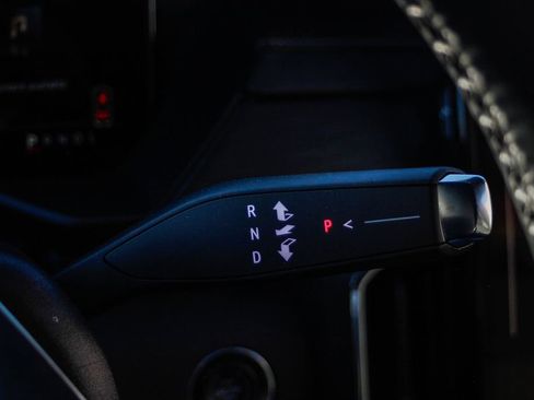 Used 2025 GMC Acadia Elevation image 19